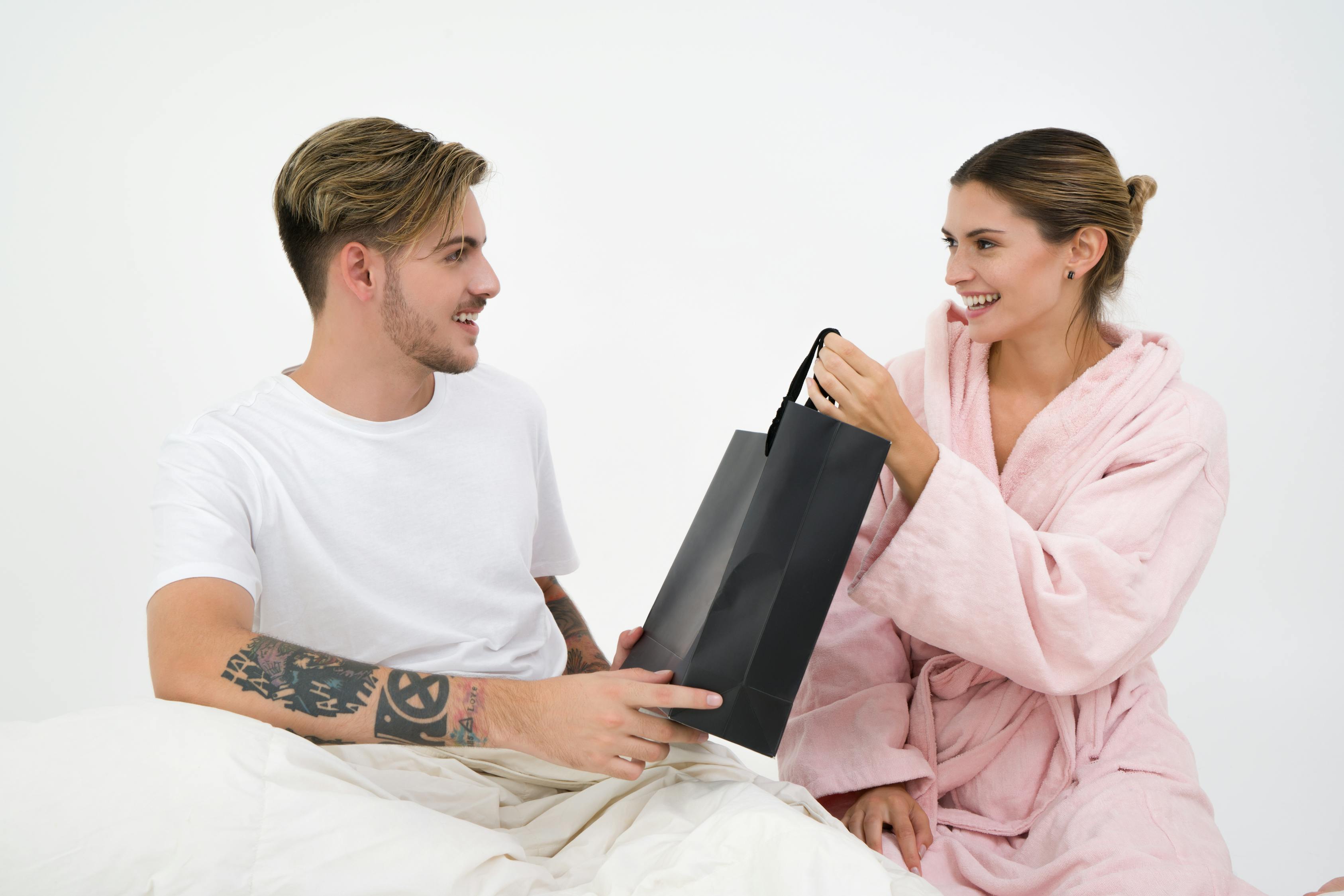 最新婚姻条例解读，社会影响探讨与解析